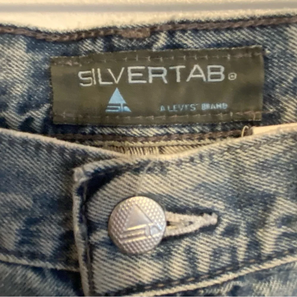 Levi’s Silver Tab‎ Men's Blue Jeans Distressed 33X32 Loose Fit Hole Back Pocket